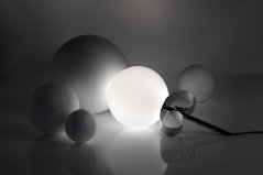 Lampa NÁUŠNICE stolní | YULIN HUANG