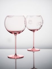 Sklenice KISS na víno s deseti polibky | LUKÁŠ HOUDEK