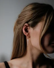 Náušnice LONG PEARL CHAIN | METAFORMI